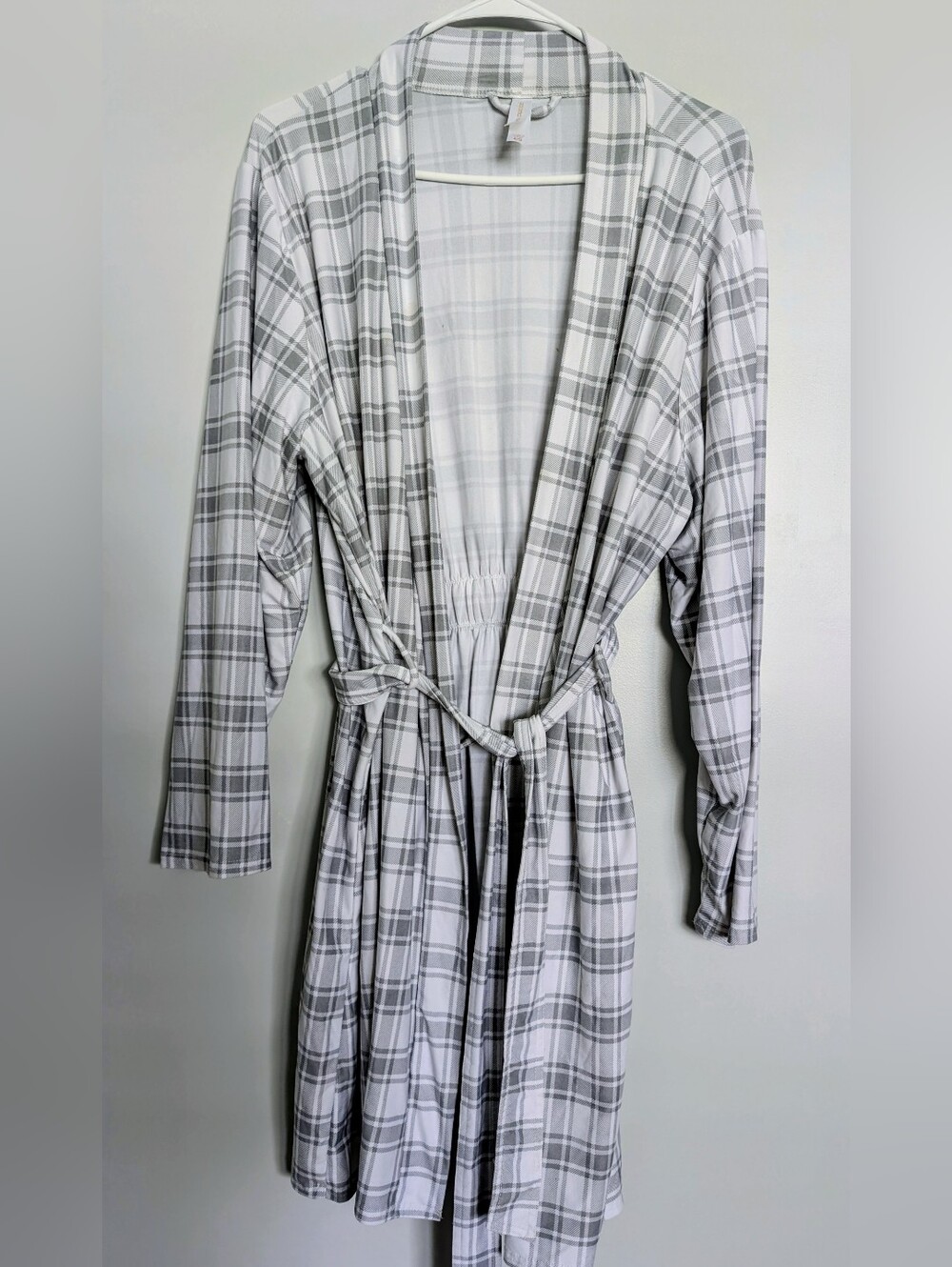 Pajama Drama Plaid Gray & White Women's Robe - Lightweight Tie-Waist Bathrobe
